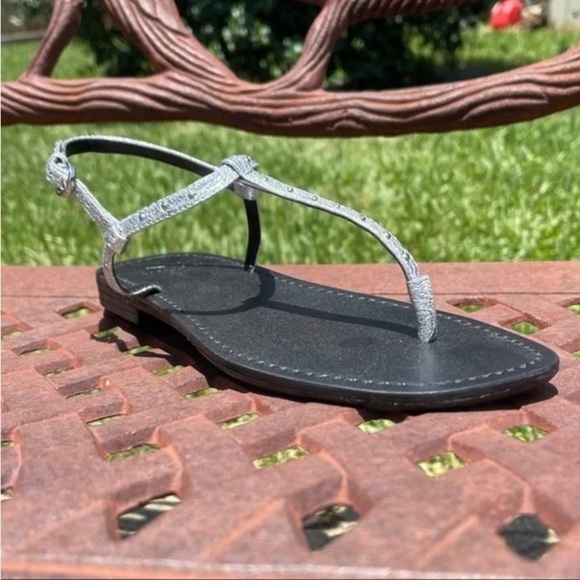 NWT Marc Fisher Studded Metallic Silver Leather Thong Ankle Strap Sandal - Picture 3 of 12
